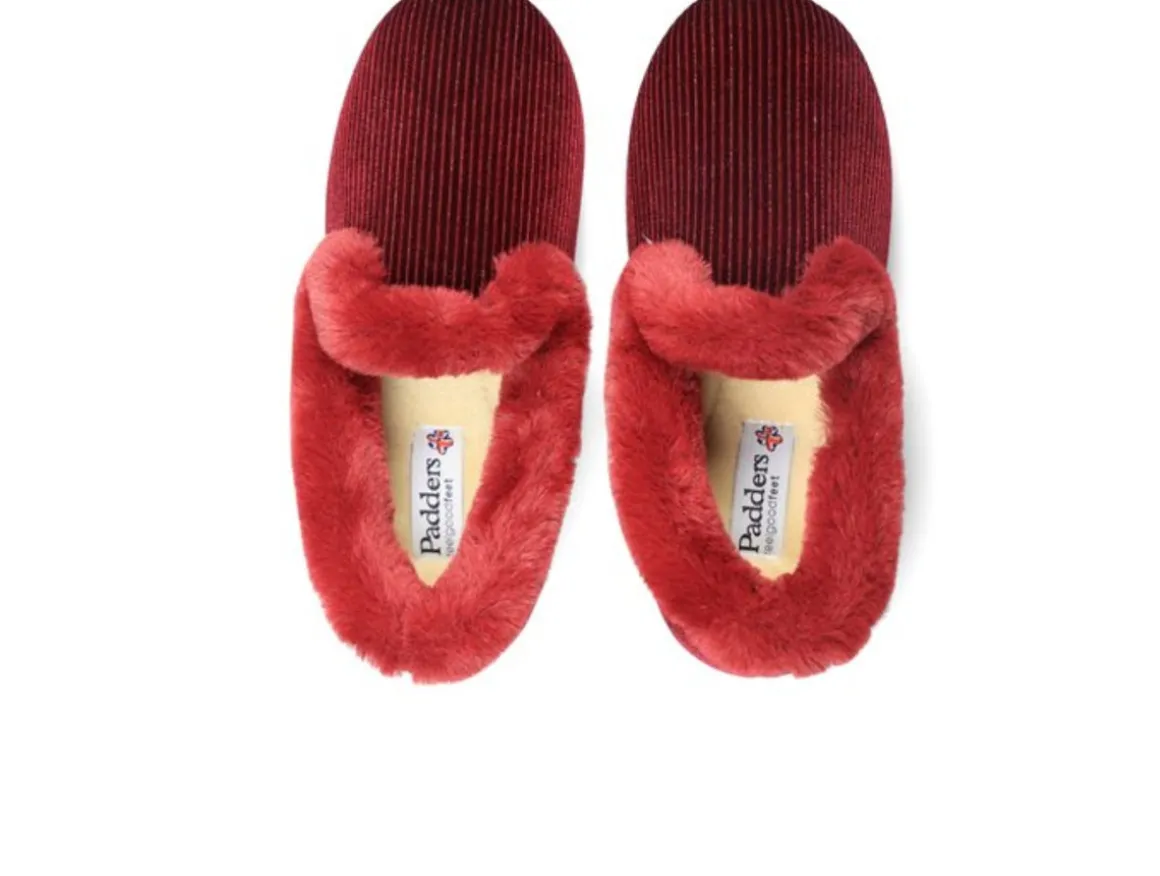 padders_repose__winter_re_3.webp Padders Repose - Winter Red